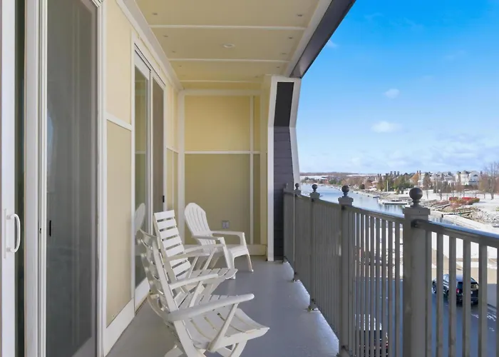 Charming Lodge Suite 261 In Bay Harbor With 1 Bedroom And Village View.