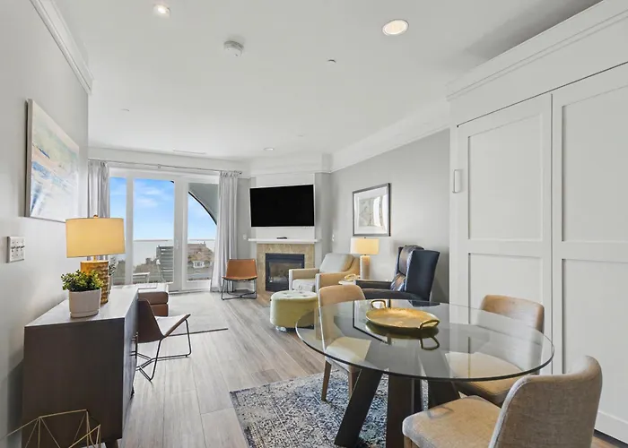 Maritime Lakview Suite 417: A Spacious 2-Bedroom Condo In Beautiful Bay Harbor, Mi.