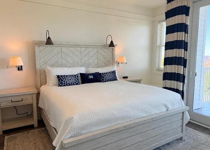 Maritime Lakeview Suite 317: Cozy 2-Bedroom Condo With Stunning Lake Views In Bay Harbor, Mi.