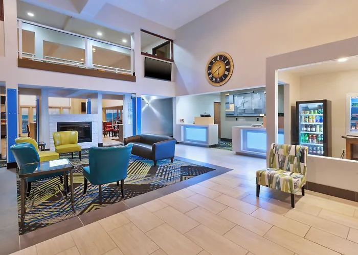 Holiday Inn Express & Suites Petoskey By Ihg